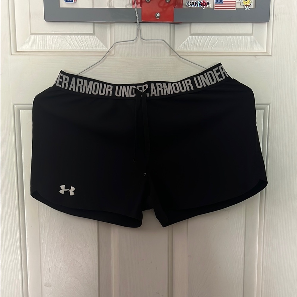 Under Armour Black Athletic Shorts Compression Fit